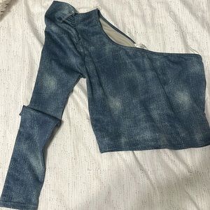 CROPPED ONE SHOULDER DENIM TOP